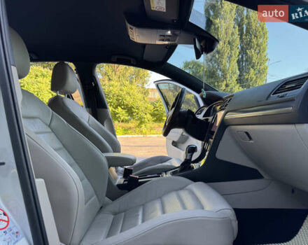 Белый Фольксваген e-Golf, объемом двигателя 0 л и пробегом 88 тыс. км за 15100 $, фото 39 на Automoto.ua