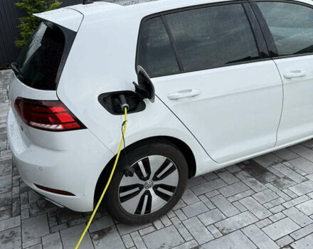 Белый Фольксваген e-Golf, объемом двигателя 0 л и пробегом 169 тыс. км за 13500 $, фото 3 на Automoto.ua