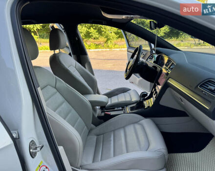 Белый Фольксваген e-Golf, объемом двигателя 0 л и пробегом 88 тыс. км за 15100 $, фото 37 на Automoto.ua
