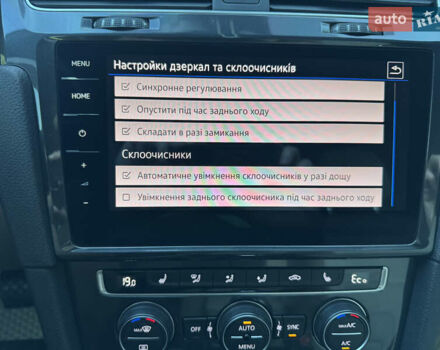 Белый Фольксваген e-Golf, объемом двигателя 0 л и пробегом 88 тыс. км за 15100 $, фото 76 на Automoto.ua