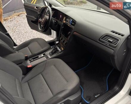 Белый Фольксваген e-Golf, объемом двигателя 0 л и пробегом 170 тыс. км за 13000 $, фото 15 на Automoto.ua