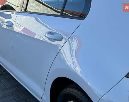 Белый Фольксваген e-Golf, объемом двигателя 0 л и пробегом 84 тыс. км за 13250 $, фото 39 на Automoto.ua