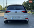 Белый Фольксваген e-Golf, объемом двигателя 0 л и пробегом 88 тыс. км за 15100 $, фото 21 на Automoto.ua