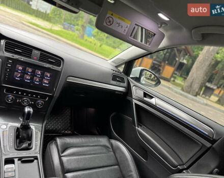 Белый Фольксваген e-Golf, объемом двигателя 0 л и пробегом 145 тыс. км за 14590 $, фото 67 на Automoto.ua