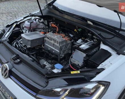 Белый Фольксваген e-Golf, объемом двигателя 0 л и пробегом 88 тыс. км за 14500 $, фото 25 на Automoto.ua