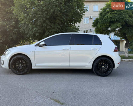 Белый Фольксваген e-Golf, объемом двигателя 0 л и пробегом 88 тыс. км за 15100 $, фото 6 на Automoto.ua