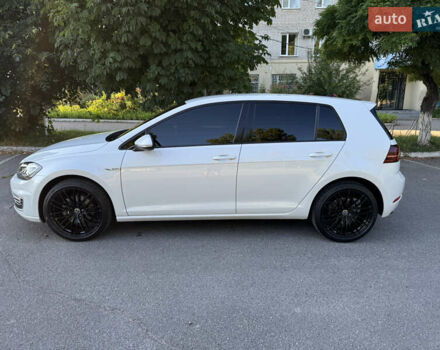 Белый Фольксваген e-Golf, объемом двигателя 0 л и пробегом 88 тыс. км за 15100 $, фото 5 на Automoto.ua