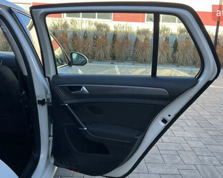 Белый Фольксваген e-Golf, объемом двигателя 0 л и пробегом 84 тыс. км за 13250 $, фото 73 на Automoto.ua