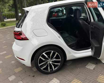 Белый Фольксваген e-Golf, объемом двигателя 0 л и пробегом 145 тыс. км за 14590 $, фото 116 на Automoto.ua