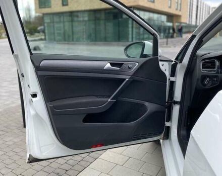 Білий Фольксваген e-Golf, об'ємом двигуна 0 л та пробігом 82 тис. км за 13000 $, фото 28 на Automoto.ua