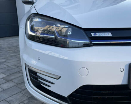 Белый Фольксваген e-Golf, объемом двигателя 0 л и пробегом 35 тыс. км за 14750 $, фото 3 на Automoto.ua
