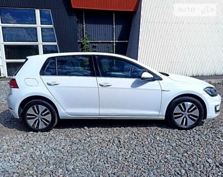 Білий Фольксваген e-Golf, об'ємом двигуна 0 л та пробігом 28 тис. км за 18446 $, фото 5 на Automoto.ua