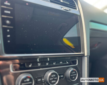 Білий Фольксваген e-Golf, об'ємом двигуна 36 л та пробігом 70 тис. км за 16590 $, фото 22 на Automoto.ua