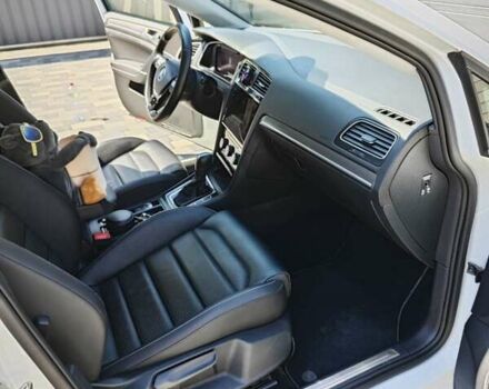 Белый Фольксваген e-Golf, объемом двигателя 0 л и пробегом 41 тыс. км за 18500 $, фото 9 на Automoto.ua
