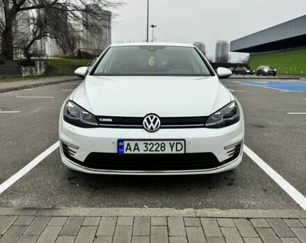 Белый Фольксваген e-Golf, объемом двигателя 0 л и пробегом 117 тыс. км за 15800 $, фото 2 на Automoto.ua