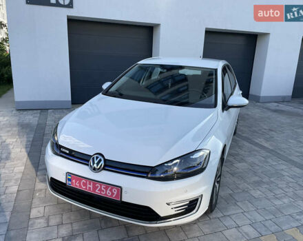 Белый Фольксваген e-Golf, объемом двигателя 0 л и пробегом 35 тыс. км за 14750 $, фото 2 на Automoto.ua