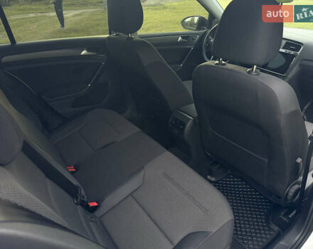 Белый Фольксваген e-Golf, объемом двигателя 0 л и пробегом 95 тыс. км за 15500 $, фото 7 на Automoto.ua