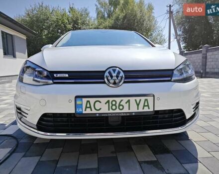 Белый Фольксваген e-Golf, объемом двигателя 0 л и пробегом 41 тыс. км за 18500 $, фото 1 на Automoto.ua