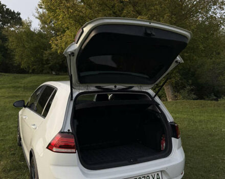 Белый Фольксваген e-Golf, объемом двигателя 0 л и пробегом 95 тыс. км за 15500 $, фото 10 на Automoto.ua