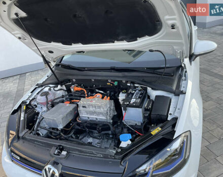 Белый Фольксваген e-Golf, объемом двигателя 0 л и пробегом 35 тыс. км за 14750 $, фото 19 на Automoto.ua
