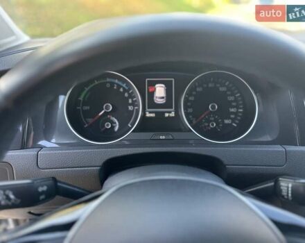 Белый Фольксваген e-Golf, объемом двигателя 0 л и пробегом 48 тыс. км за 13900 $, фото 6 на Automoto.ua