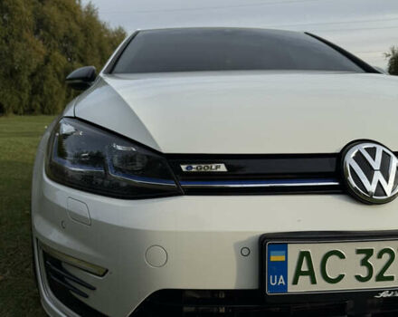 Белый Фольксваген e-Golf, объемом двигателя 0 л и пробегом 95 тыс. км за 15500 $, фото 3 на Automoto.ua