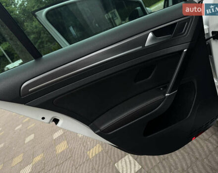 Белый Фольксваген e-Golf, объемом двигателя 0 л и пробегом 145 тыс. км за 14590 $, фото 108 на Automoto.ua