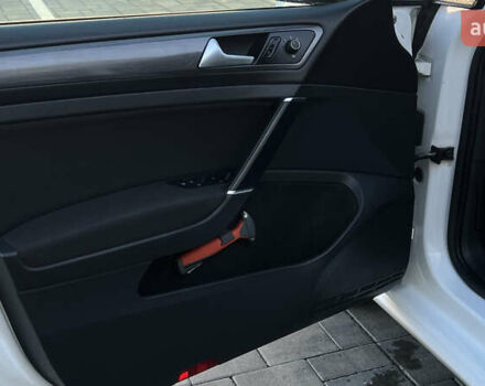 Белый Фольксваген e-Golf, объемом двигателя 0 л и пробегом 84 тыс. км за 13250 $, фото 90 на Automoto.ua