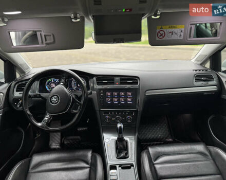 Белый Фольксваген e-Golf, объемом двигателя 0 л и пробегом 145 тыс. км за 14590 $, фото 60 на Automoto.ua