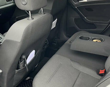 Белый Фольксваген e-Golf, объемом двигателя 0 л и пробегом 75 тыс. км за 15500 $, фото 10 на Automoto.ua