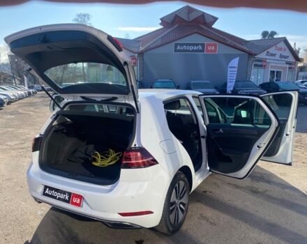 Белый Фольксваген e-Golf, объемом двигателя 0 л и пробегом 5 тыс. км за 18990 $, фото 23 на Automoto.ua