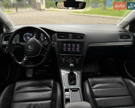 Белый Фольксваген e-Golf, объемом двигателя 0 л и пробегом 145 тыс. км за 14590 $, фото 65 на Automoto.ua