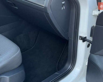 Белый Фольксваген e-Golf, объемом двигателя 0 л и пробегом 84 тыс. км за 13250 $, фото 83 на Automoto.ua