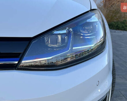 Белый Фольксваген e-Golf, объемом двигателя 0 л и пробегом 84 тыс. км за 13250 $, фото 28 на Automoto.ua