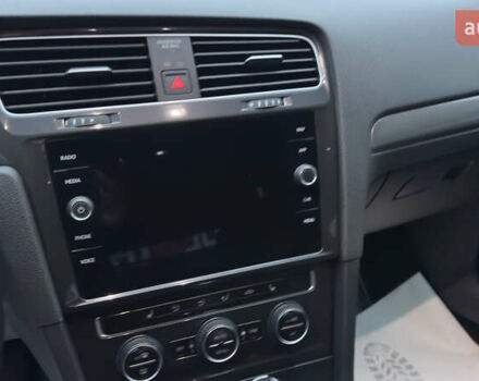 Белый Фольксваген e-Golf, объемом двигателя 0 л и пробегом 88 тыс. км за 14500 $, фото 35 на Automoto.ua