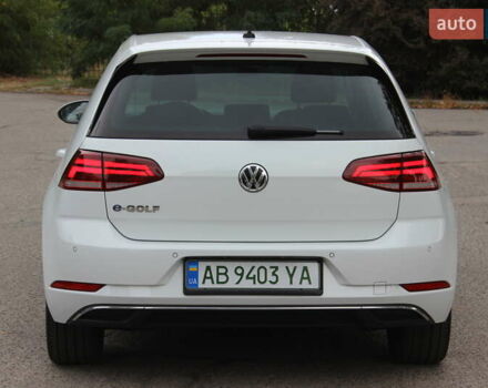 Белый Фольксваген e-Golf, объемом двигателя 0 л и пробегом 68 тыс. км за 14999 $, фото 16 на Automoto.ua