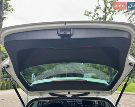 Белый Фольксваген e-Golf, объемом двигателя 0 л и пробегом 145 тыс. км за 14590 $, фото 135 на Automoto.ua
