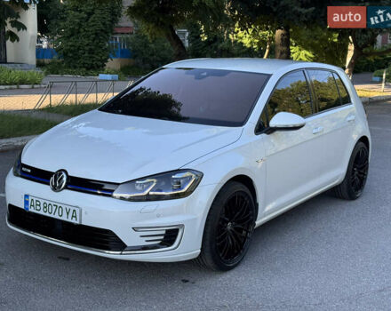 Белый Фольксваген e-Golf, объемом двигателя 0 л и пробегом 88 тыс. км за 15100 $, фото 13 на Automoto.ua