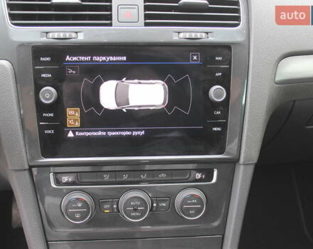 Белый Фольксваген e-Golf, объемом двигателя 0 л и пробегом 68 тыс. км за 14999 $, фото 41 на Automoto.ua