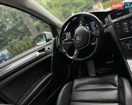 Белый Фольксваген e-Golf, объемом двигателя 0 л и пробегом 145 тыс. км за 14590 $, фото 63 на Automoto.ua