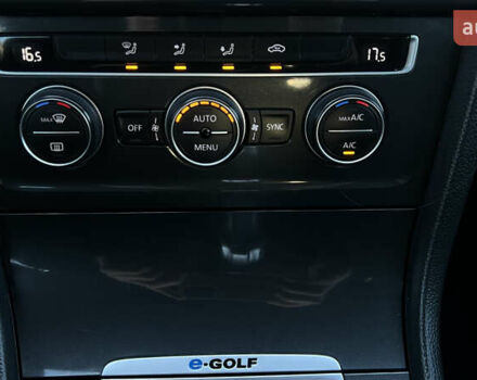 Белый Фольксваген e-Golf, объемом двигателя 0 л и пробегом 84 тыс. км за 13250 $, фото 118 на Automoto.ua