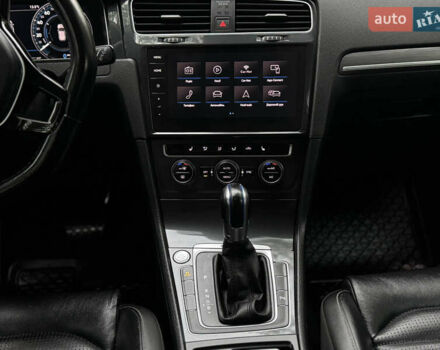 Белый Фольксваген e-Golf, объемом двигателя 0 л и пробегом 145 тыс. км за 14590 $, фото 66 на Automoto.ua