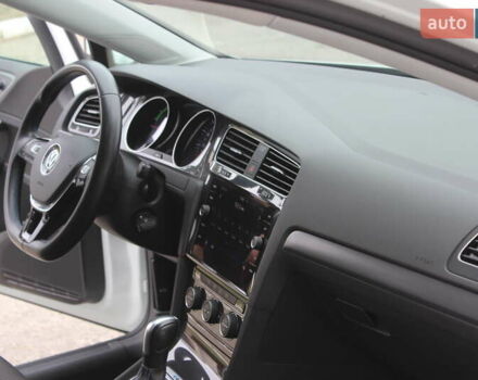 Белый Фольксваген e-Golf, объемом двигателя 0 л и пробегом 68 тыс. км за 14999 $, фото 30 на Automoto.ua
