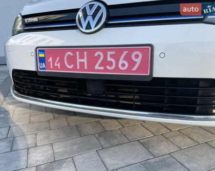 Белый Фольксваген e-Golf, объемом двигателя 0 л и пробегом 35 тыс. км за 14750 $, фото 7 на Automoto.ua