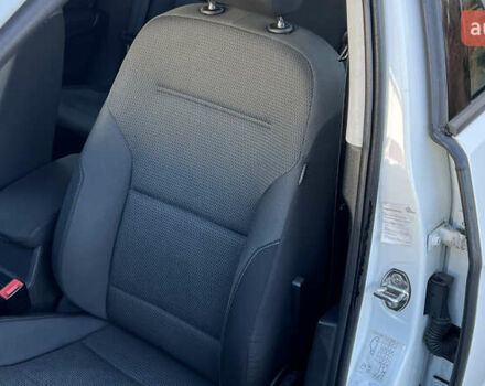 Белый Фольксваген e-Golf, объемом двигателя 0 л и пробегом 84 тыс. км за 13250 $, фото 92 на Automoto.ua