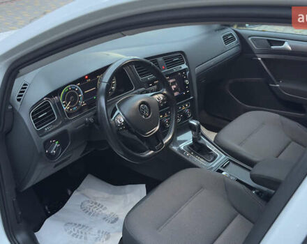 Белый Фольксваген e-Golf, объемом двигателя 0 л и пробегом 88 тыс. км за 14500 $, фото 58 на Automoto.ua