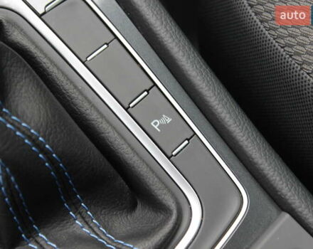 Белый Фольксваген e-Golf, объемом двигателя 0 л и пробегом 68 тыс. км за 14999 $, фото 35 на Automoto.ua