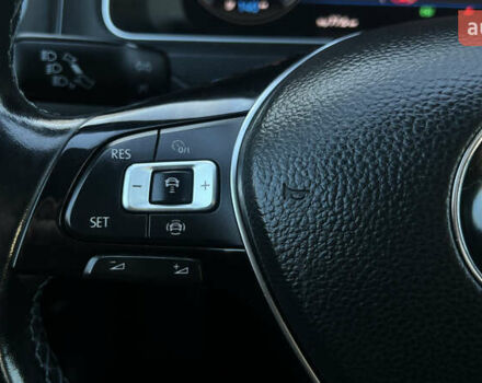 Белый Фольксваген e-Golf, объемом двигателя 0 л и пробегом 84 тыс. км за 13250 $, фото 100 на Automoto.ua