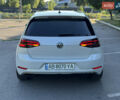 Белый Фольксваген e-Golf, объемом двигателя 0 л и пробегом 88 тыс. км за 15100 $, фото 24 на Automoto.ua