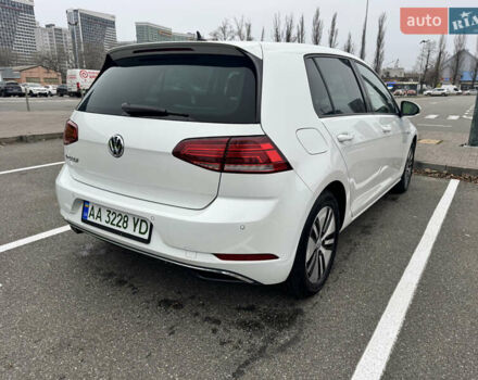 Белый Фольксваген e-Golf, объемом двигателя 0 л и пробегом 117 тыс. км за 15800 $, фото 8 на Automoto.ua